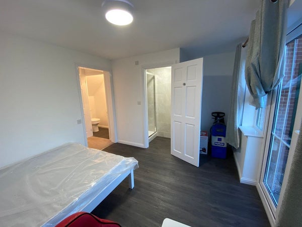 Flat Lodge Causeway in Bristol