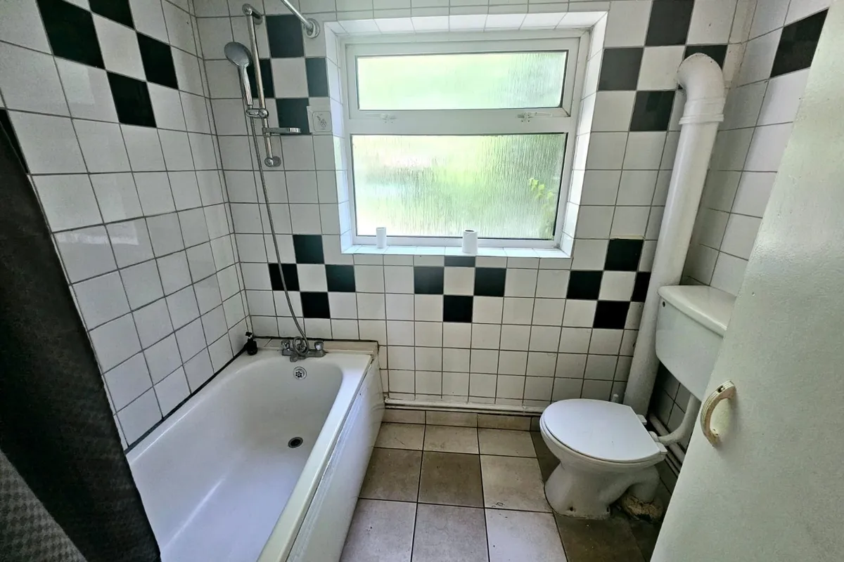 Flat Padwell Road in Southampton