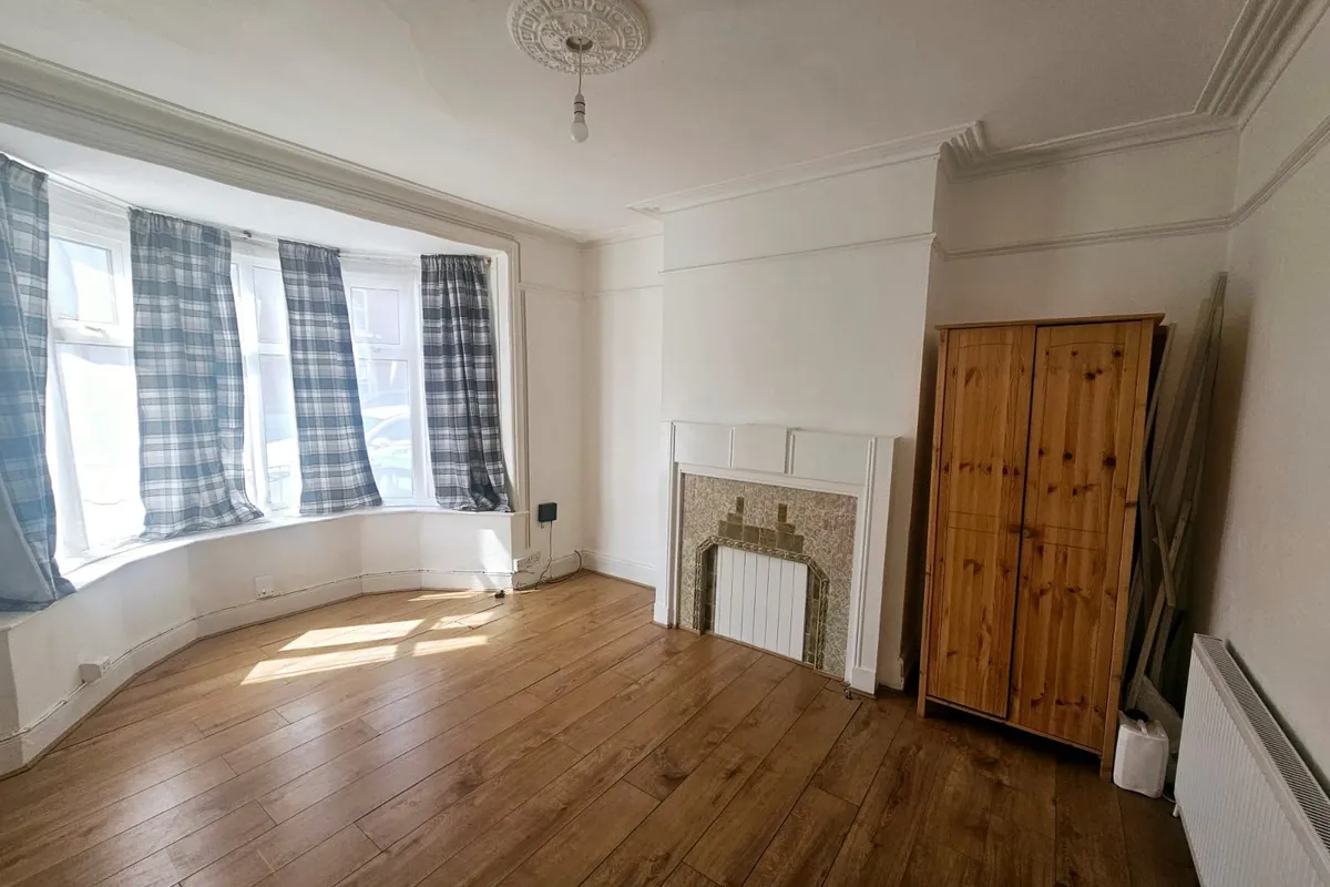 Flat Padwell Road in Southampton