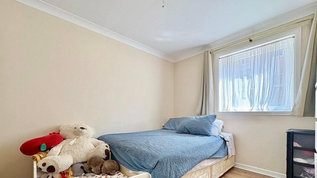 Flat Homer Drive in Greater London