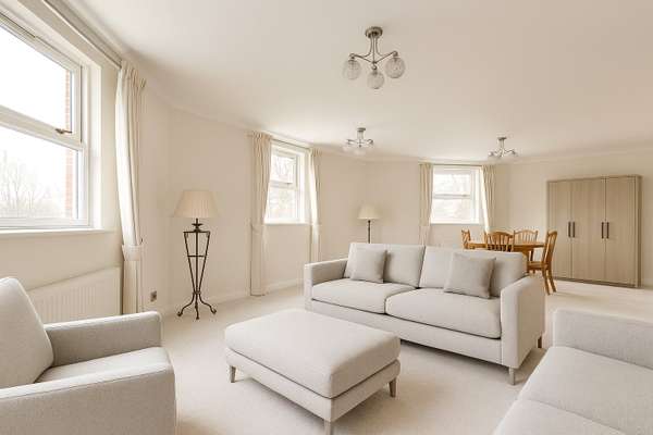 Flat Nightingale Lane in Greater London
