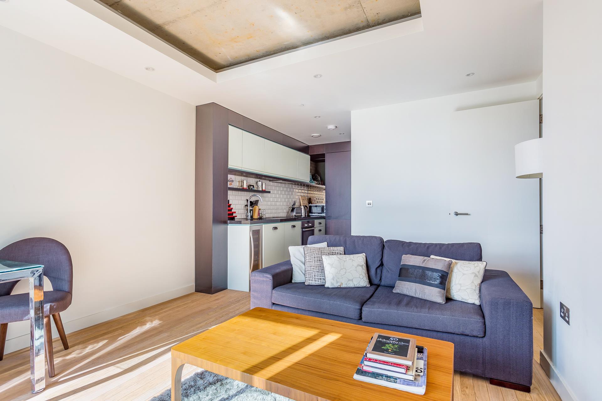 Flat Cobblestone Square in Greater London