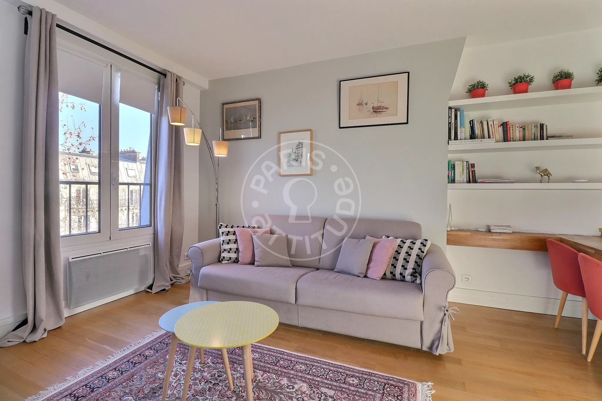 Flat Avenue Trudaine in Paris