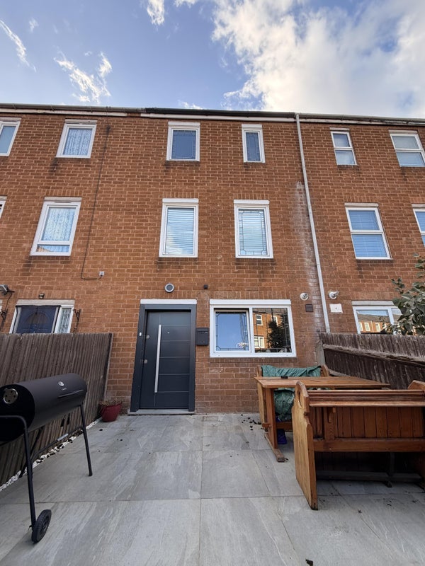 Room Swinnerton Street in Greater London