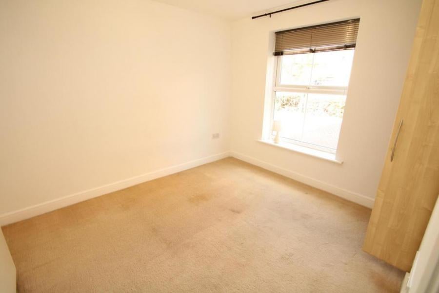 Flat Welman Way in Trafford
