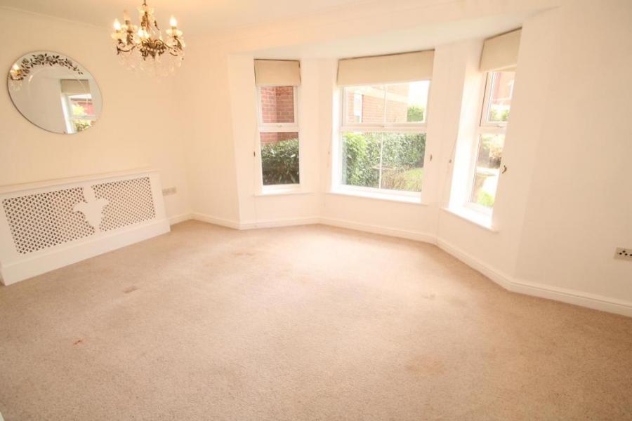 Flat Welman Way in Trafford