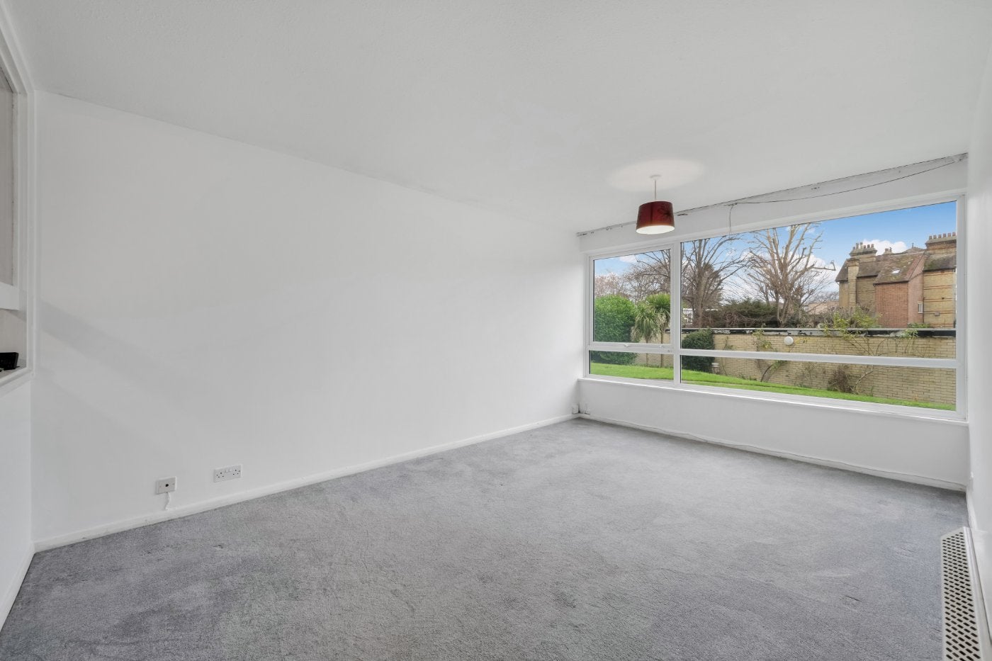 Flat Blakeney Road in Greater London