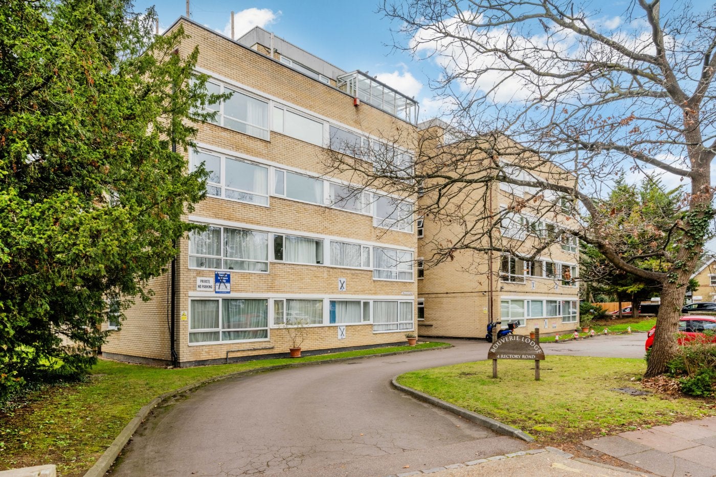 Flat Blakeney Road in Greater London