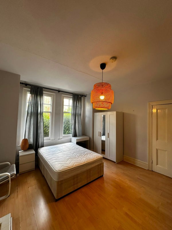 Room Undercliff Road in Greater London