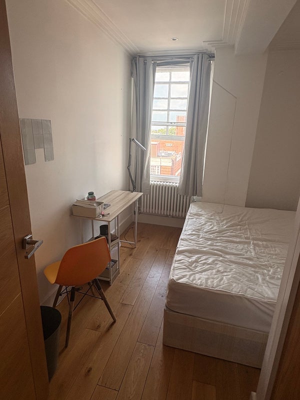 Room Edgware Road in City of Westminster