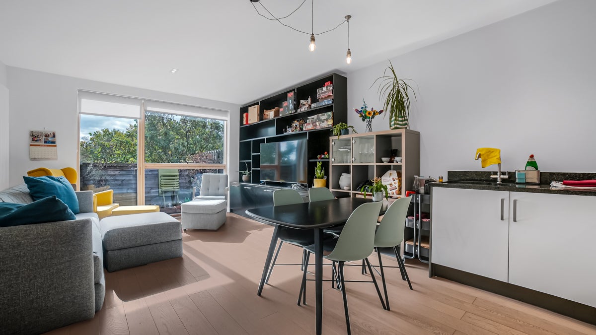 Flat Bollo Lane in Greater London