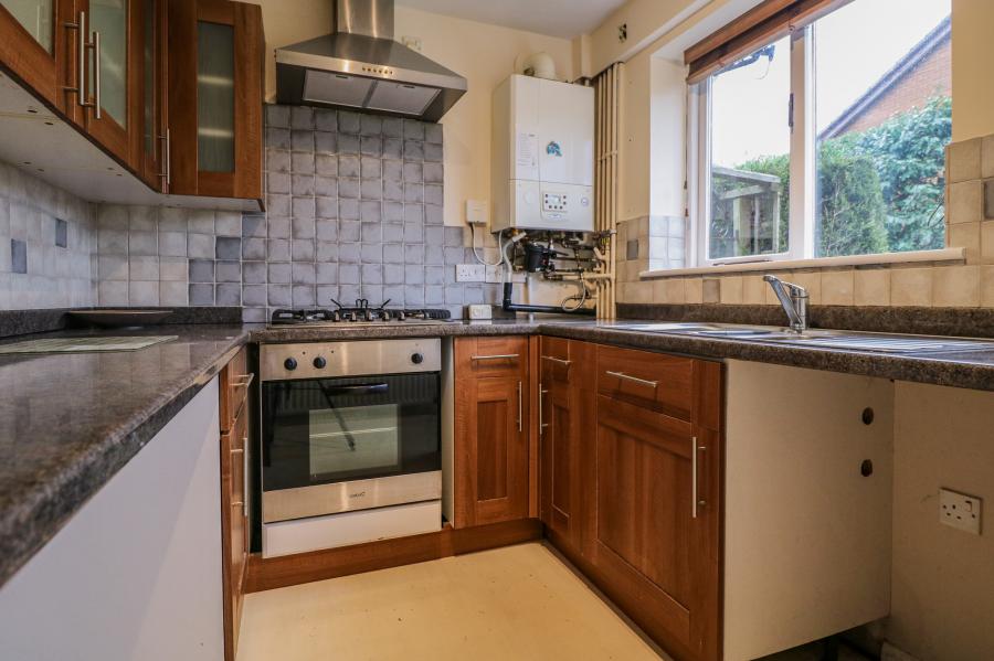 Flat Kestrel Drive in Leighton