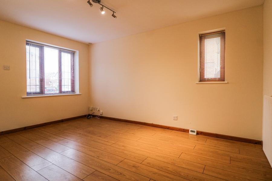 Flat Kestrel Drive in Leighton