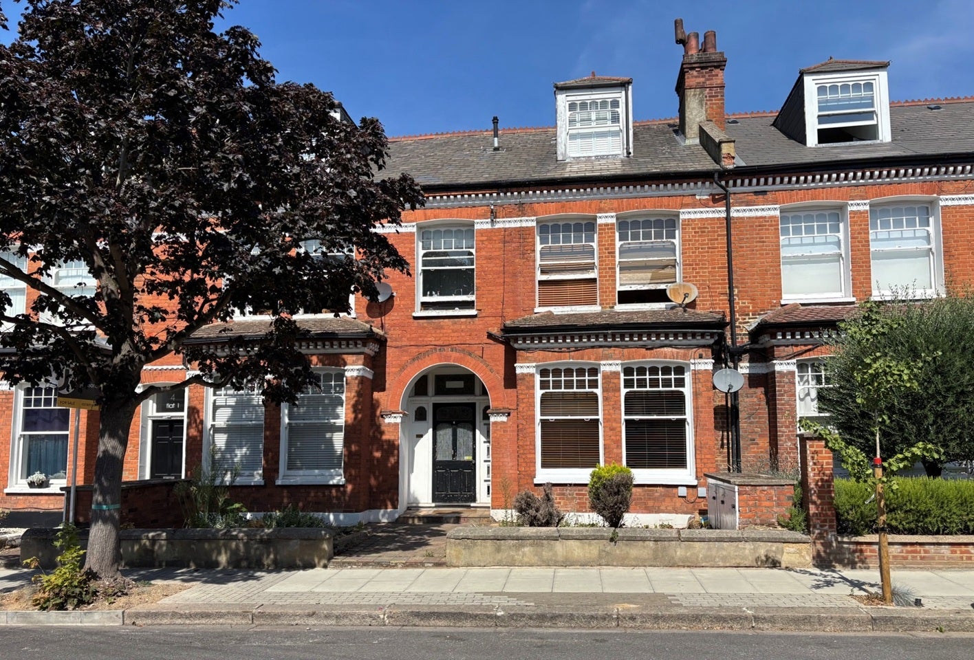 Flat Veronica Road in Greater London