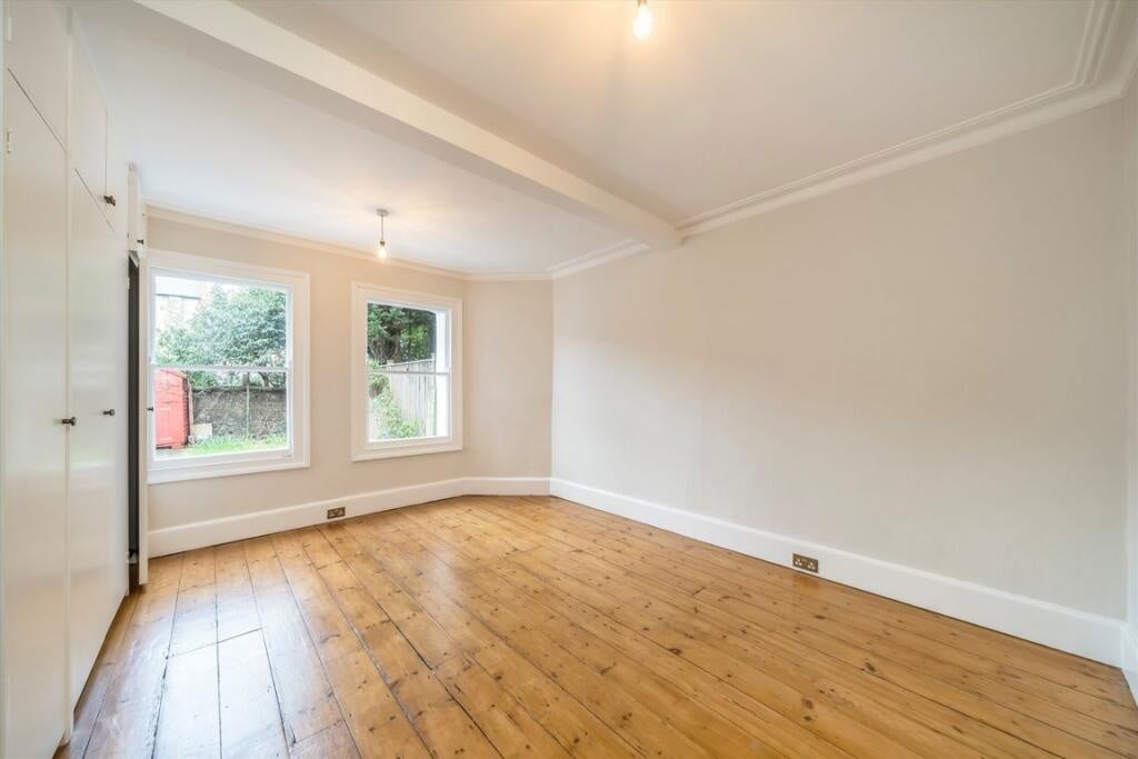 Flat Veronica Road in Greater London