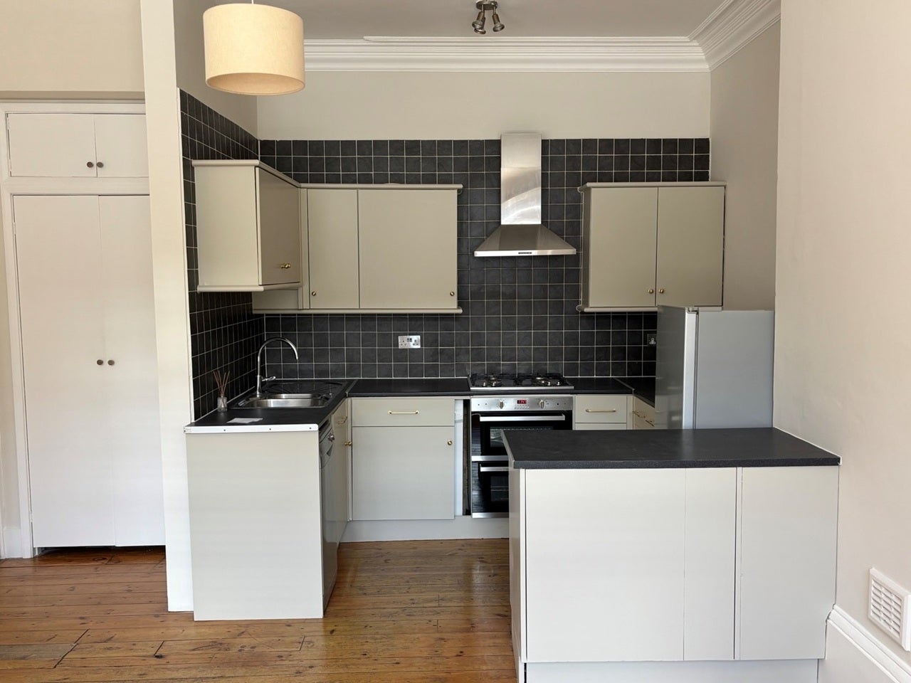 Flat Veronica Road in Greater London