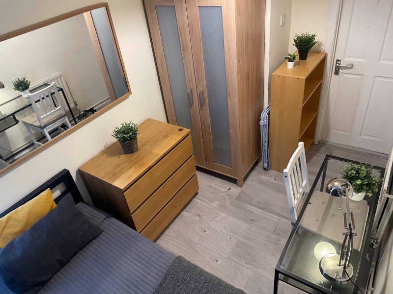 Room Clarence Lane in Greater London