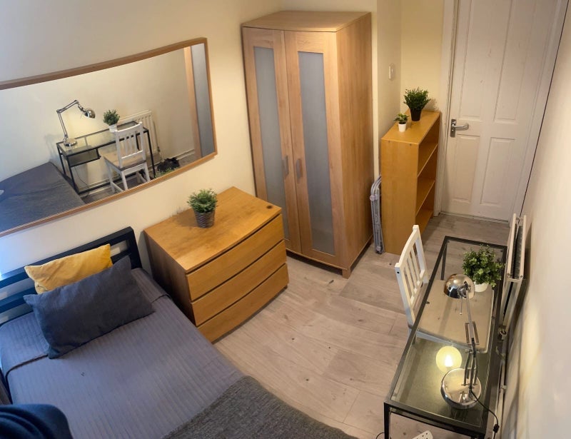 Room Clarence Lane in Greater London