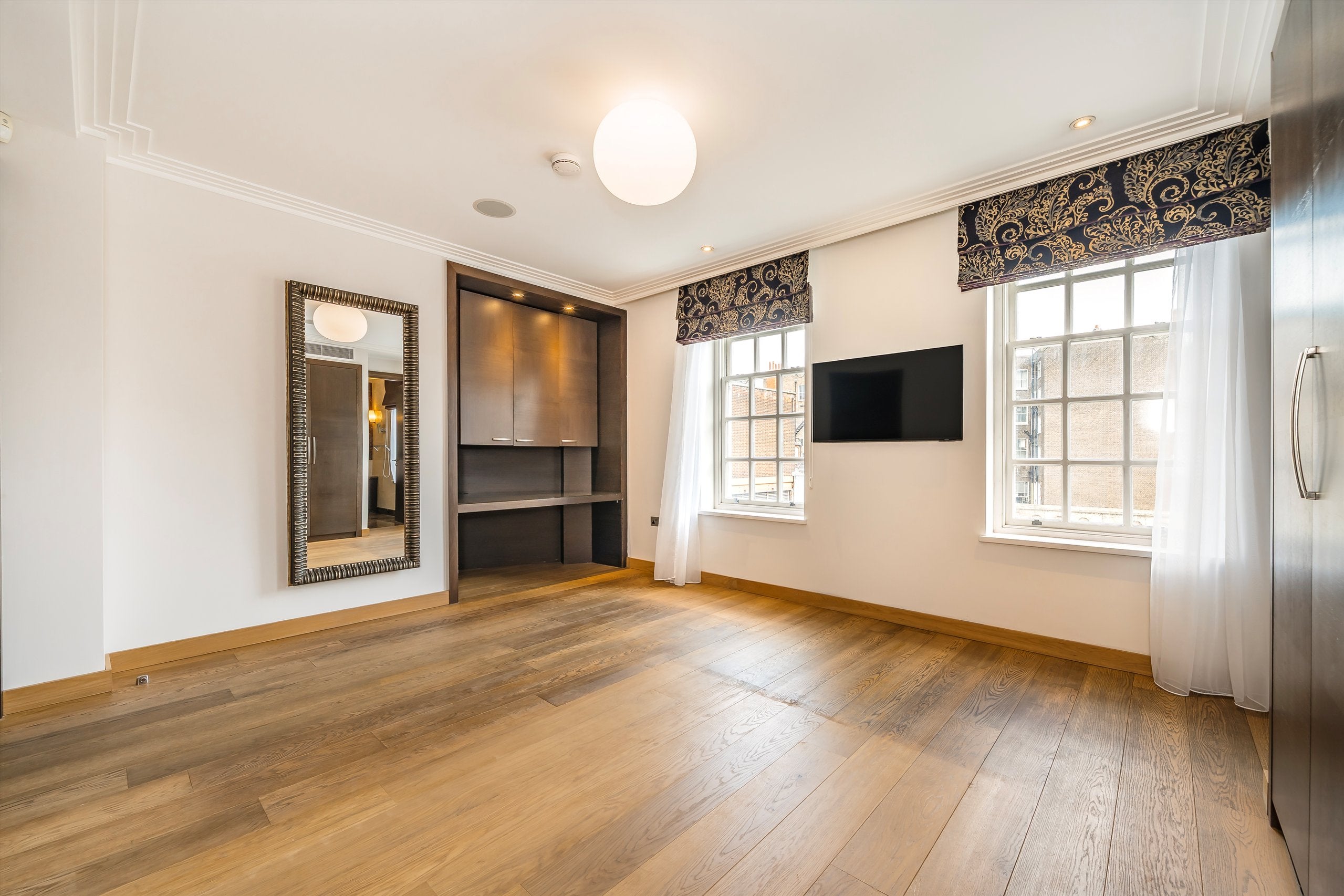 Flat Onslow Square in Greater London
