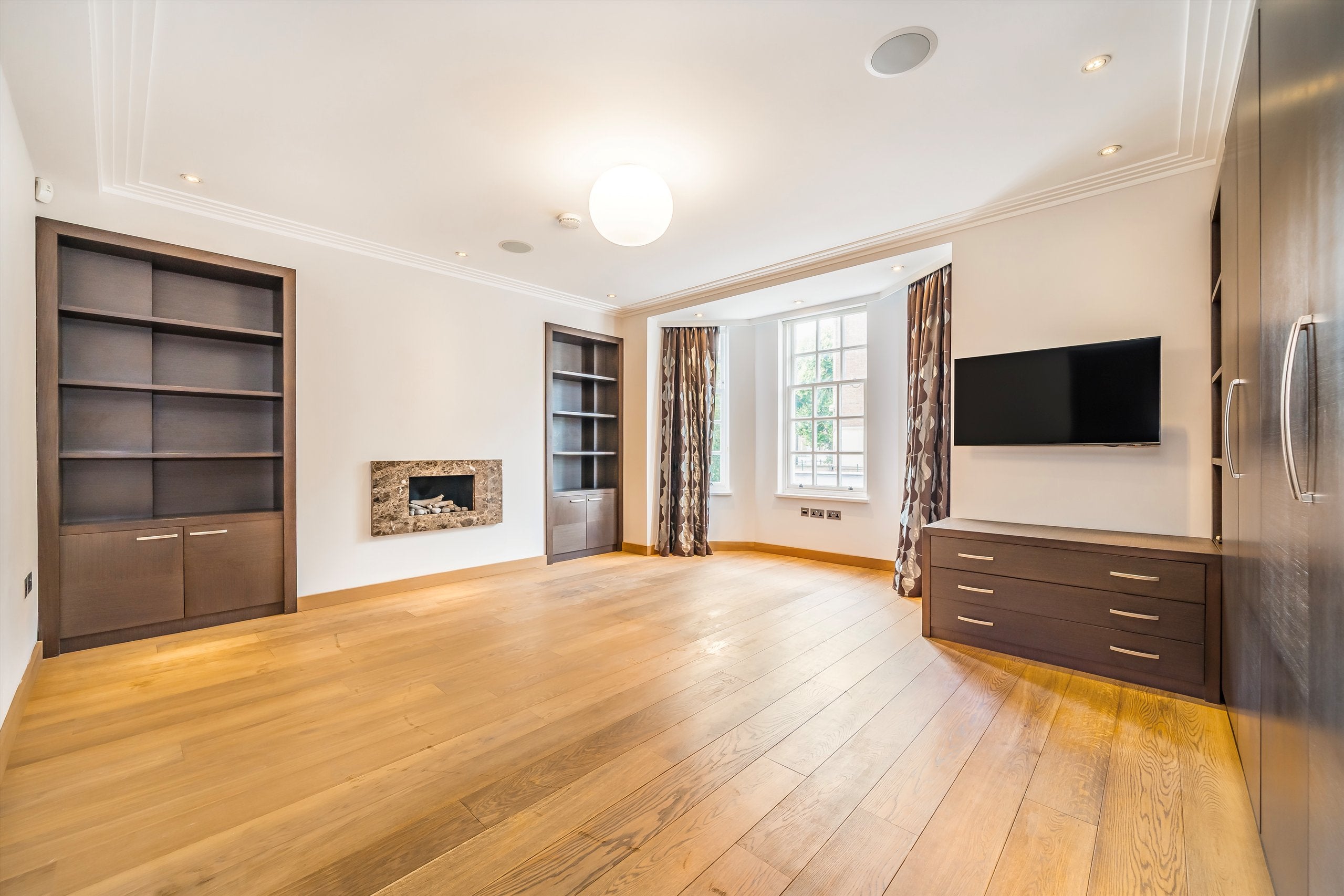 Flat Onslow Square in Greater London