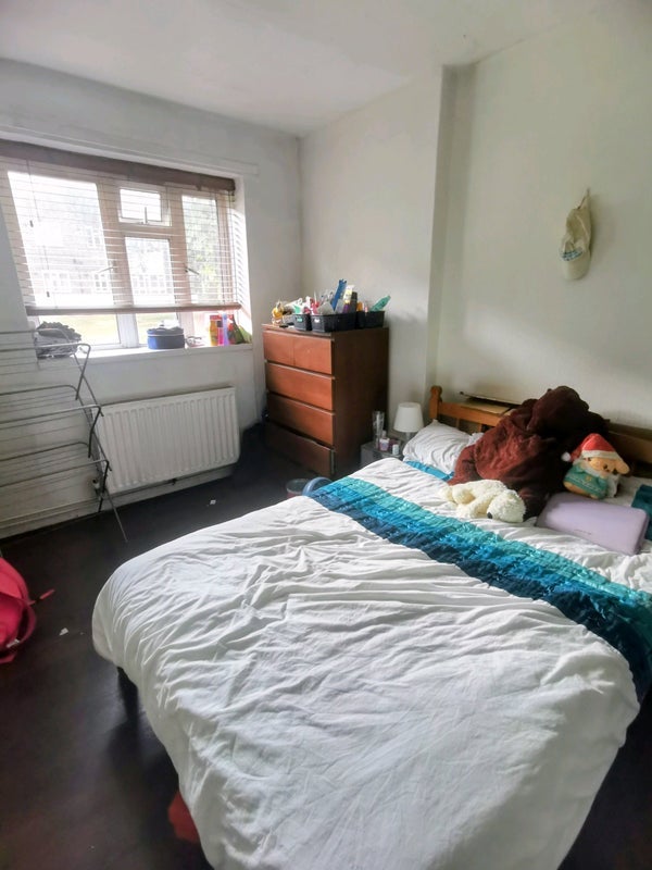 Room Elms Crescent in Greater London