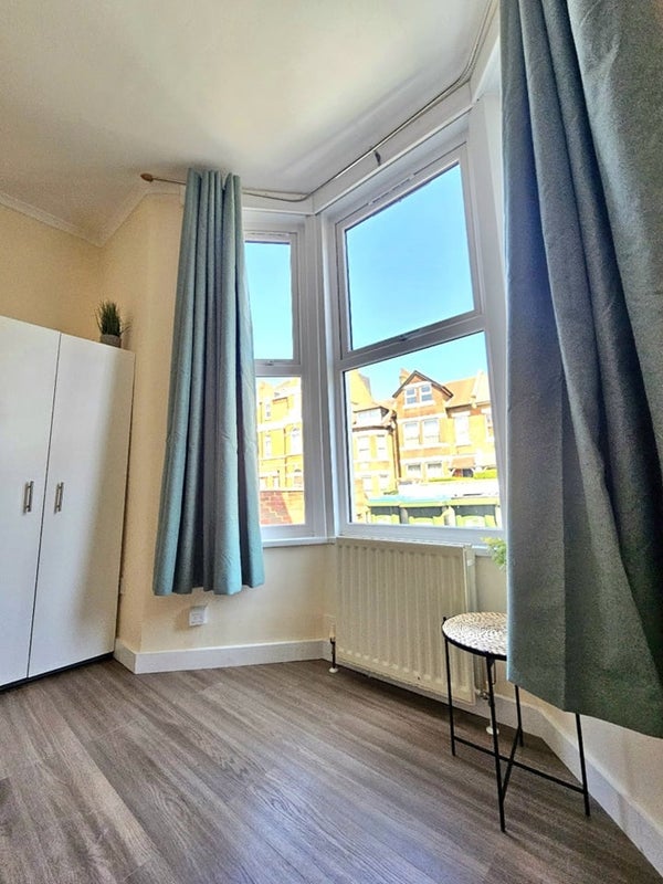 Flat Sundorne Road in London