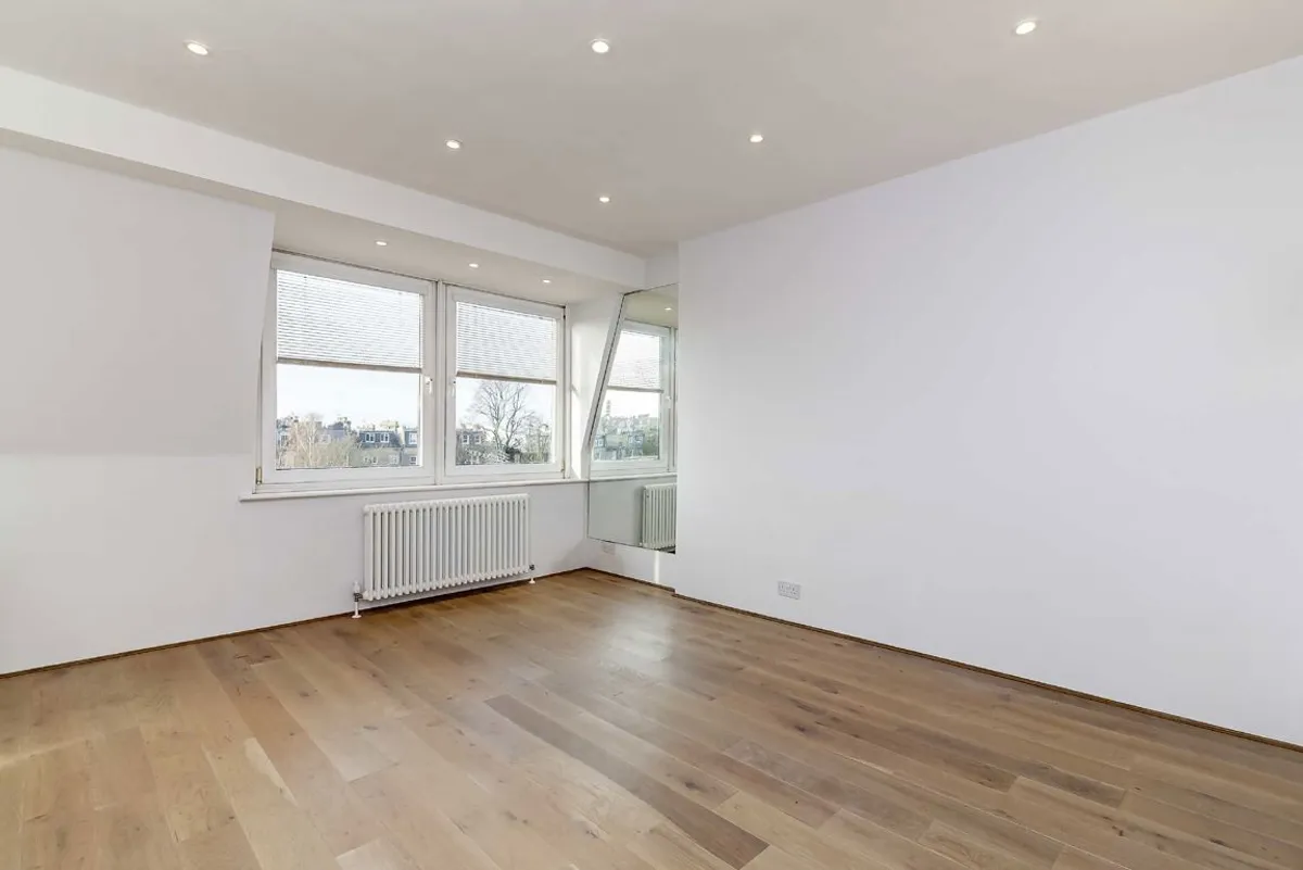 Flat Elsham Road in Greater London