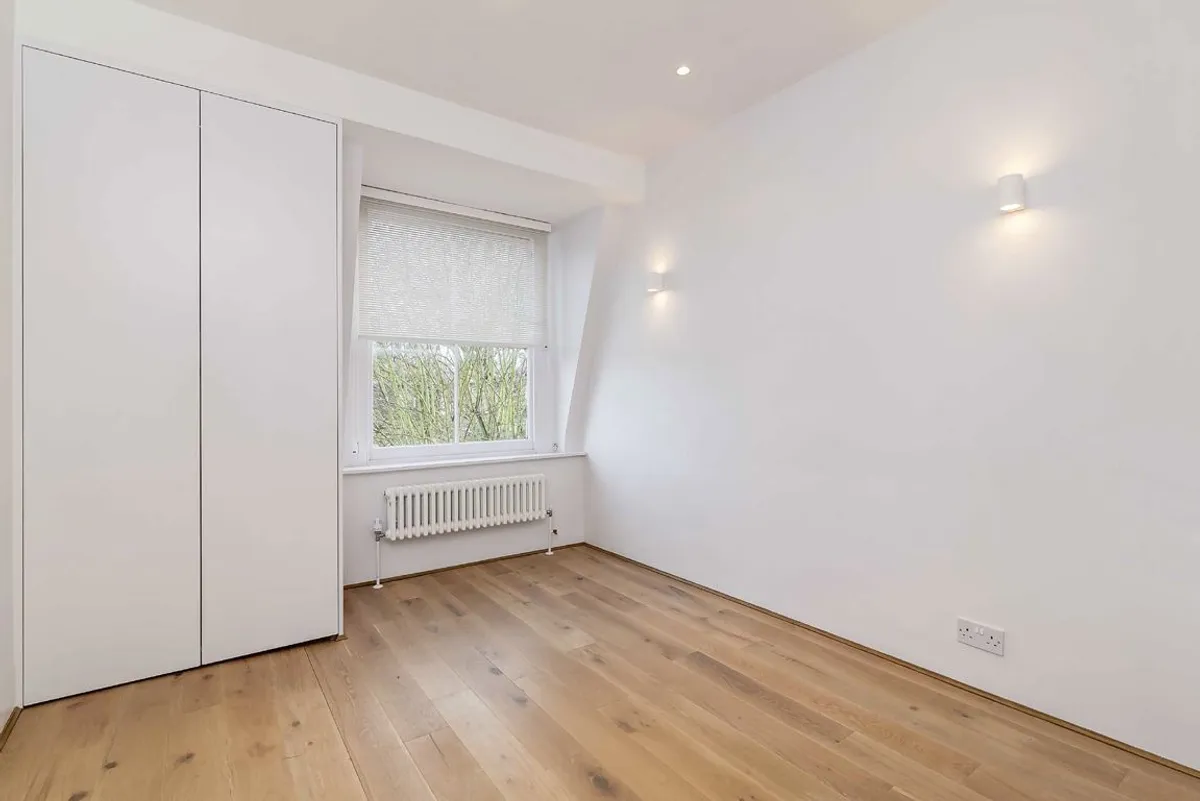 Flat Elsham Road in Greater London