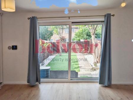 House Mahon Close in Greater London