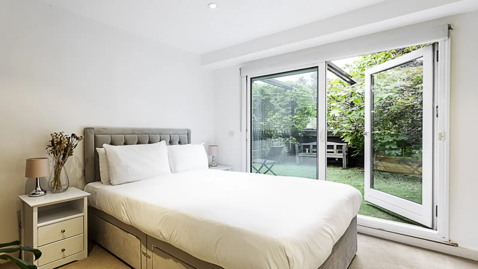 Flat Gorsuch Place in Greater London