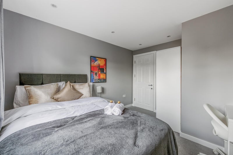 Room Cherington Road in Greater London