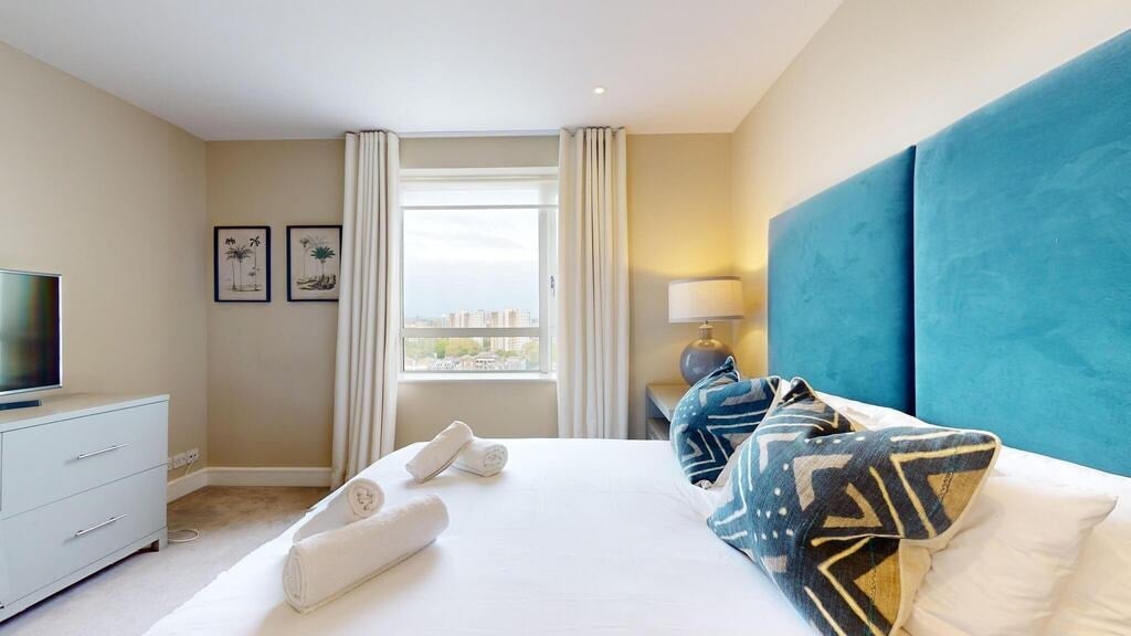 Flat Westferry Circus in Greater London