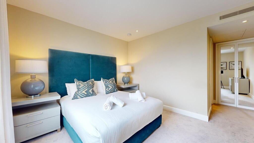 Flat Westferry Circus in Greater London