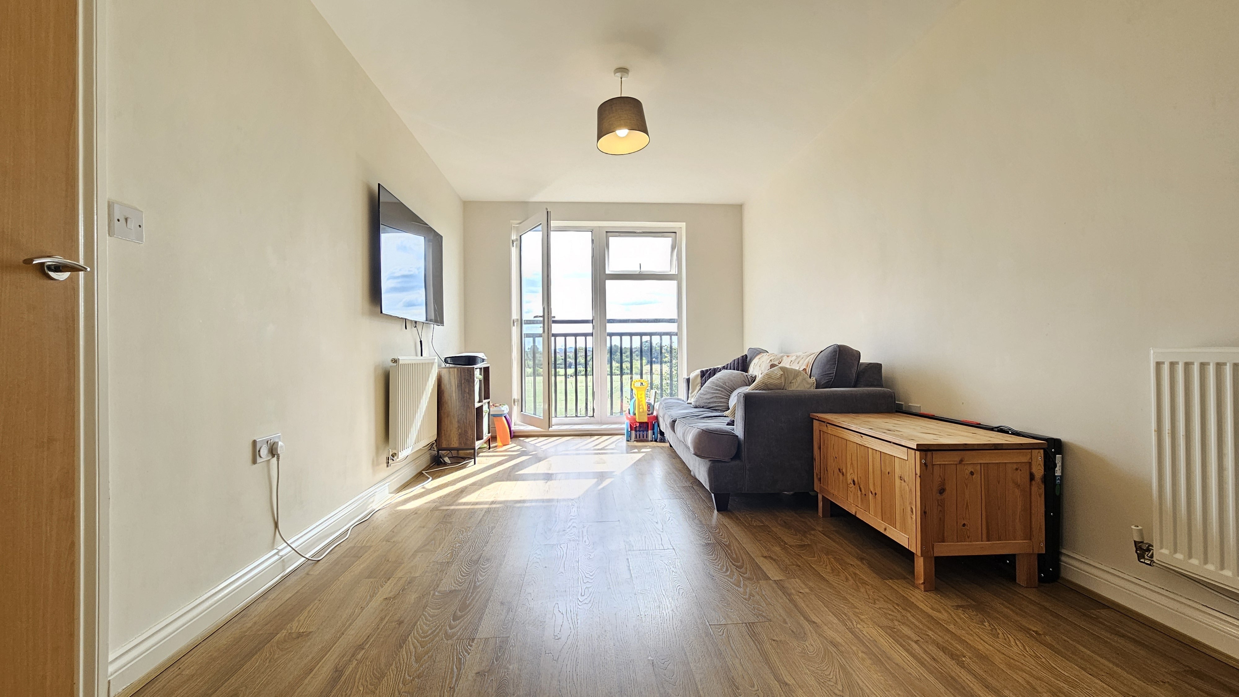 Flat Tanners Close in Greater London