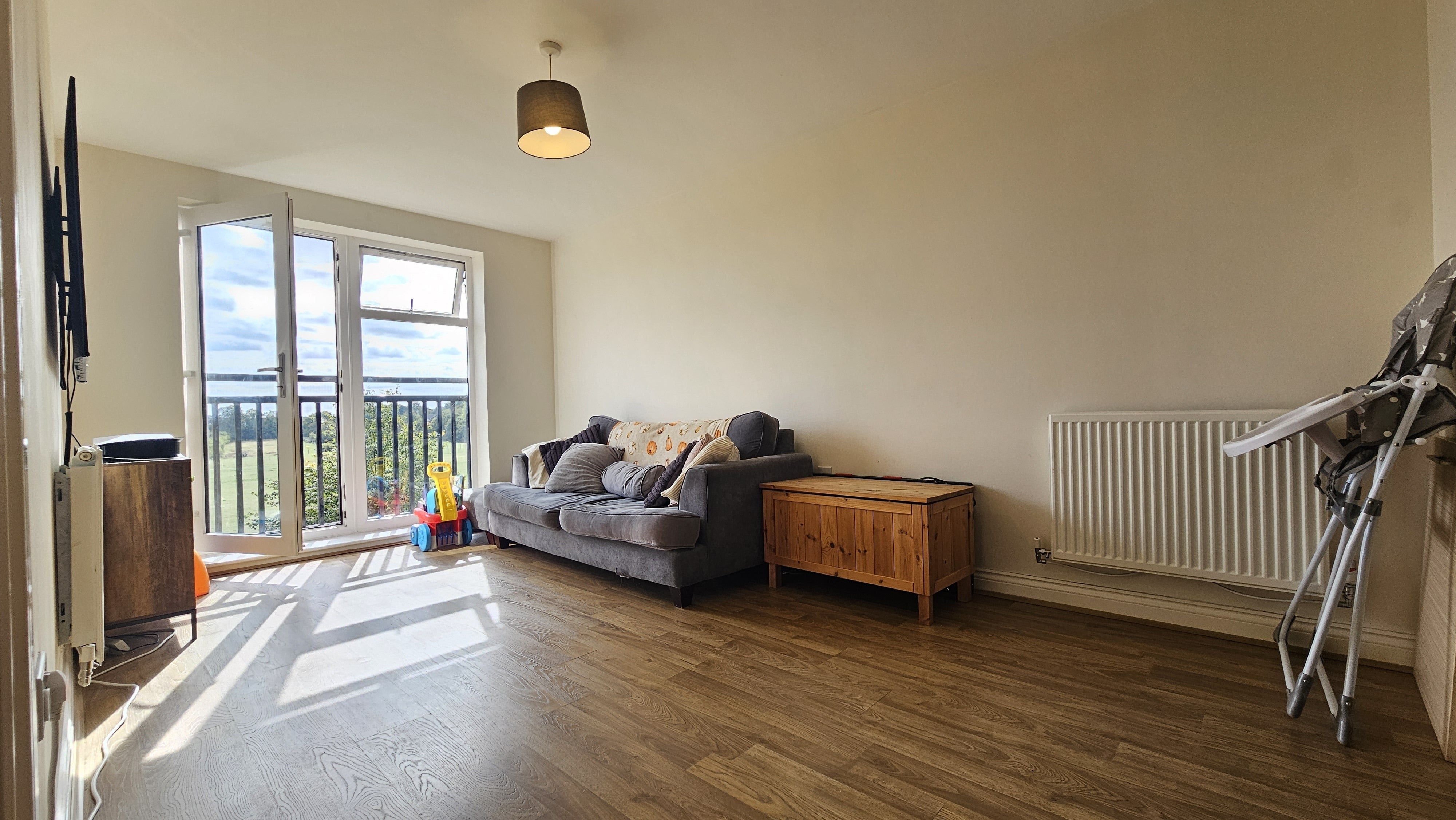 Flat Tanners Close in Greater London