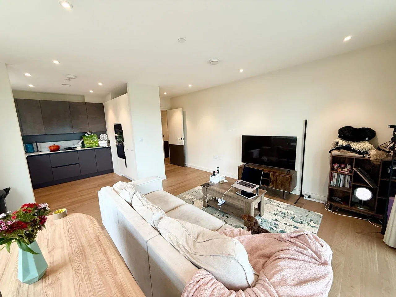 Flat Maygrove Road in Greater London