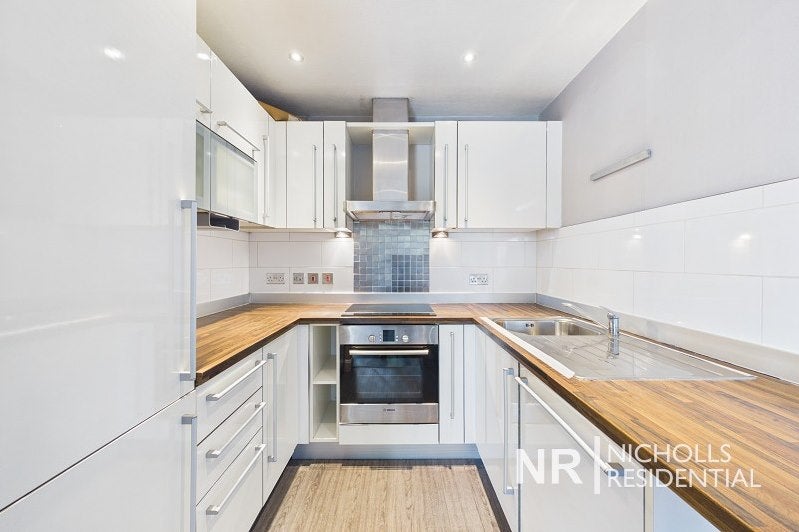 Flat Eaton Road in Greater London