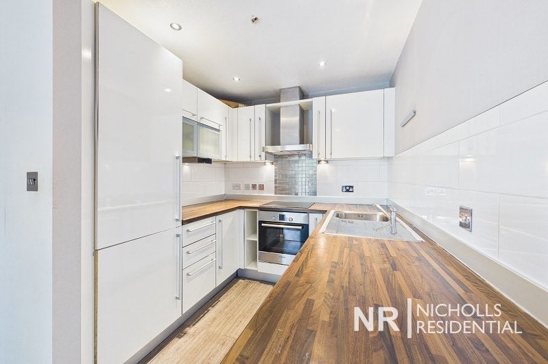 Flat Eaton Road in Greater London