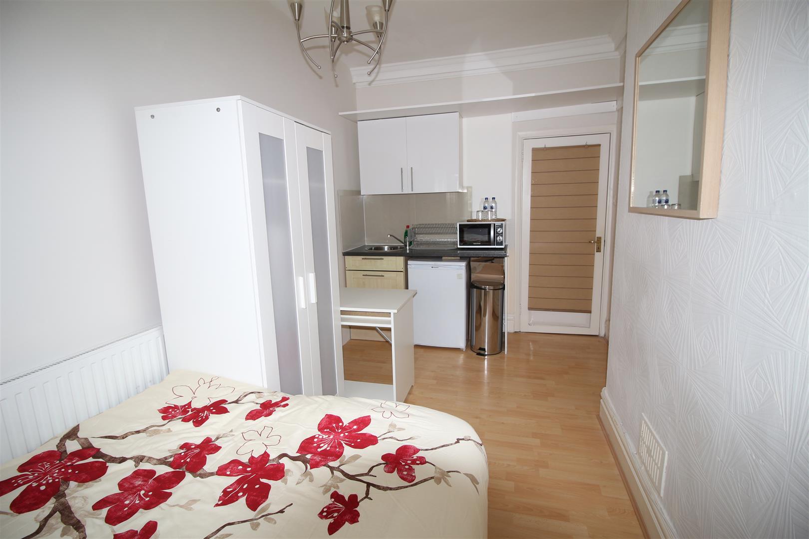 Room Beechcroft Avenue in Greater London