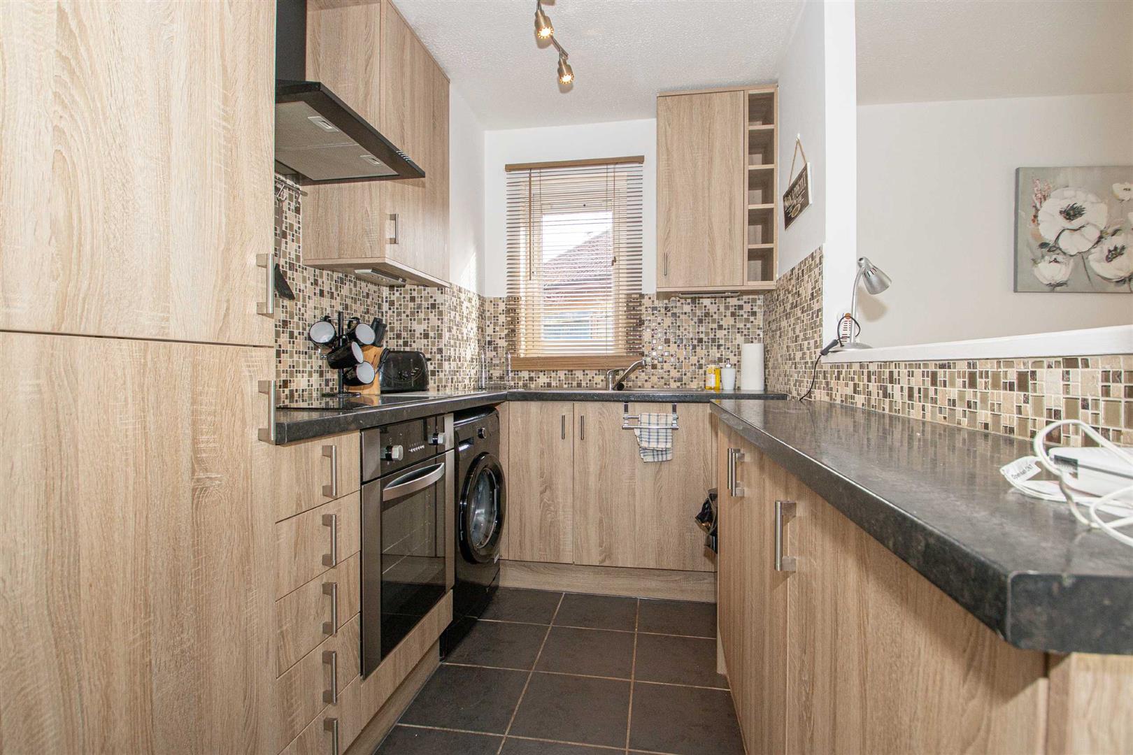 Flat Pomander Crescent in Walton