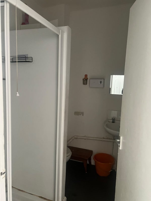 Flat Glenfield Road in Leicester