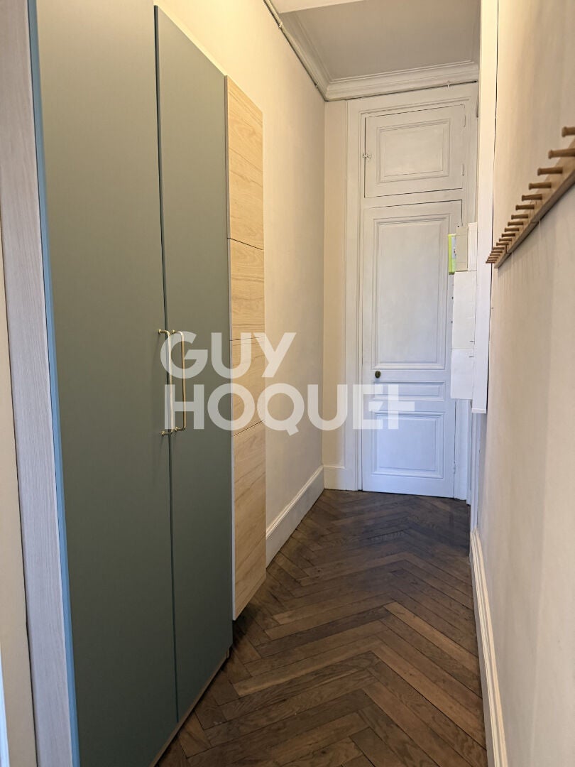 Flat Parvis René Descartes in Lyon