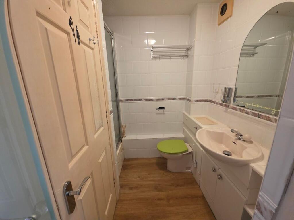 Flat Armada Court in Grays