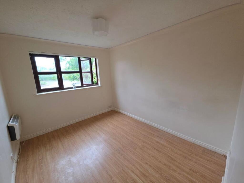 Flat Armada Court in Grays
