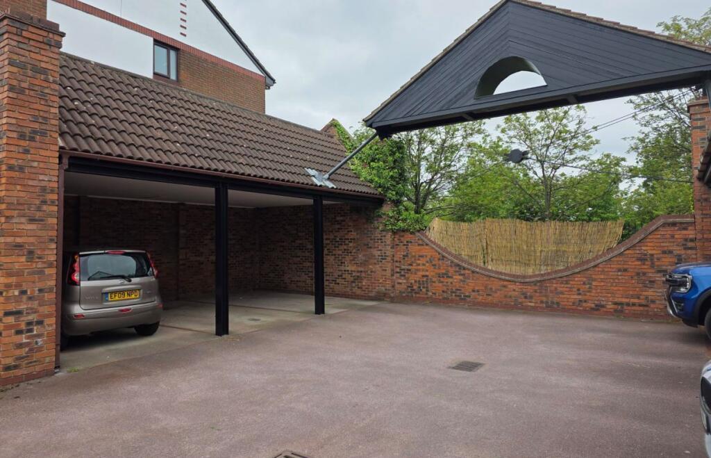 Flat Armada Court in Grays