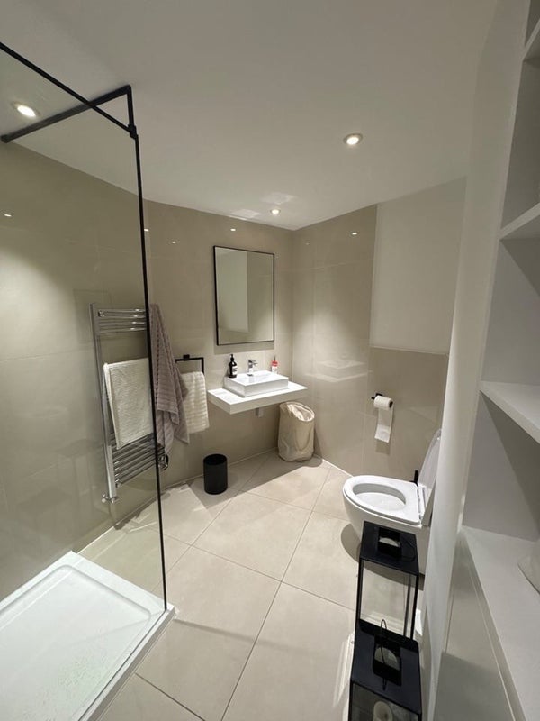 Flat Upper Richmond Road in Greater London