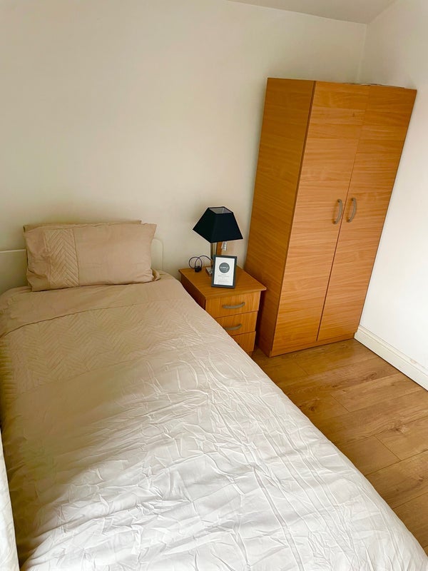 Room Northcote Road in Greater London