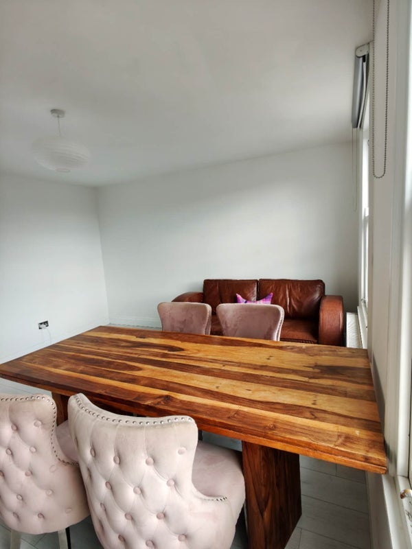 Room North Pole Road in Greater London