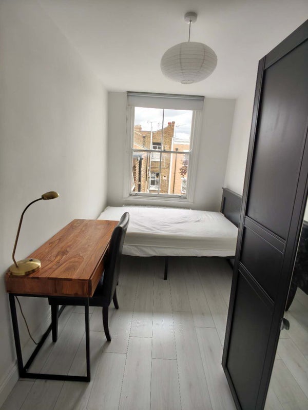 Room North Pole Road in Greater London