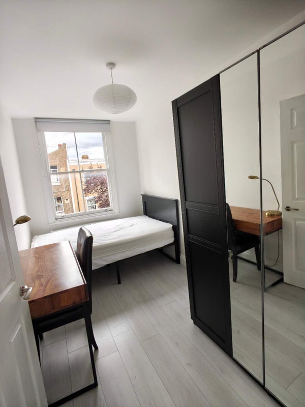 Room North Pole Road in Greater London